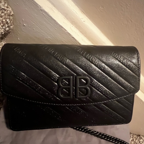 Pre-loved Balenciaga Wallet on Chain(barely used) - Picture 2 of 15